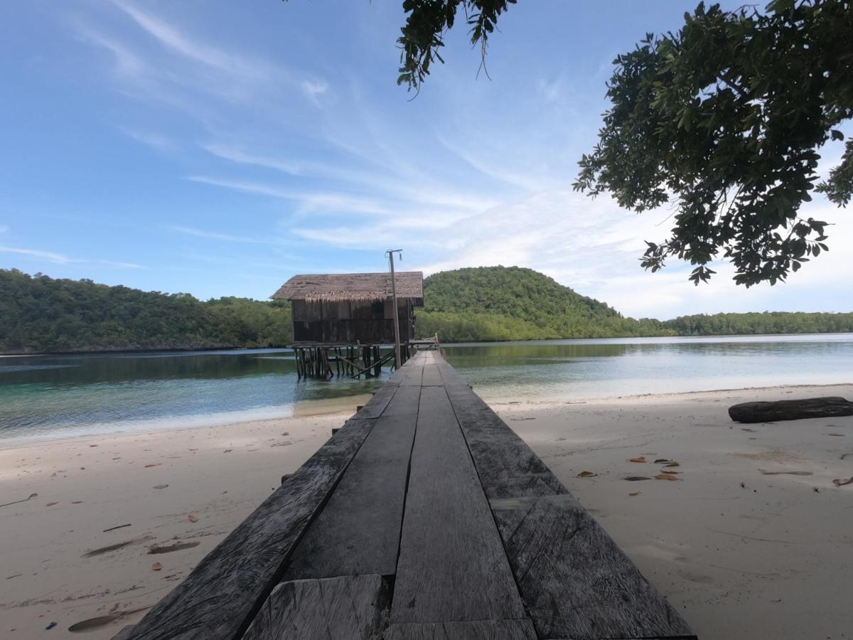 Meos Ambower Homestay Raja Ampat Fam Екстериор снимка