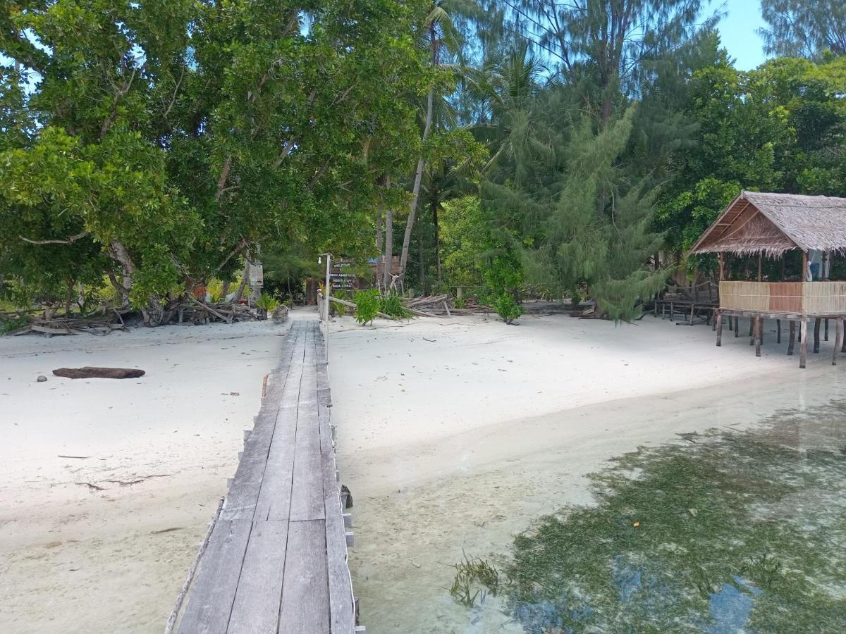 Meos Ambower Homestay Raja Ampat Fam Екстериор снимка