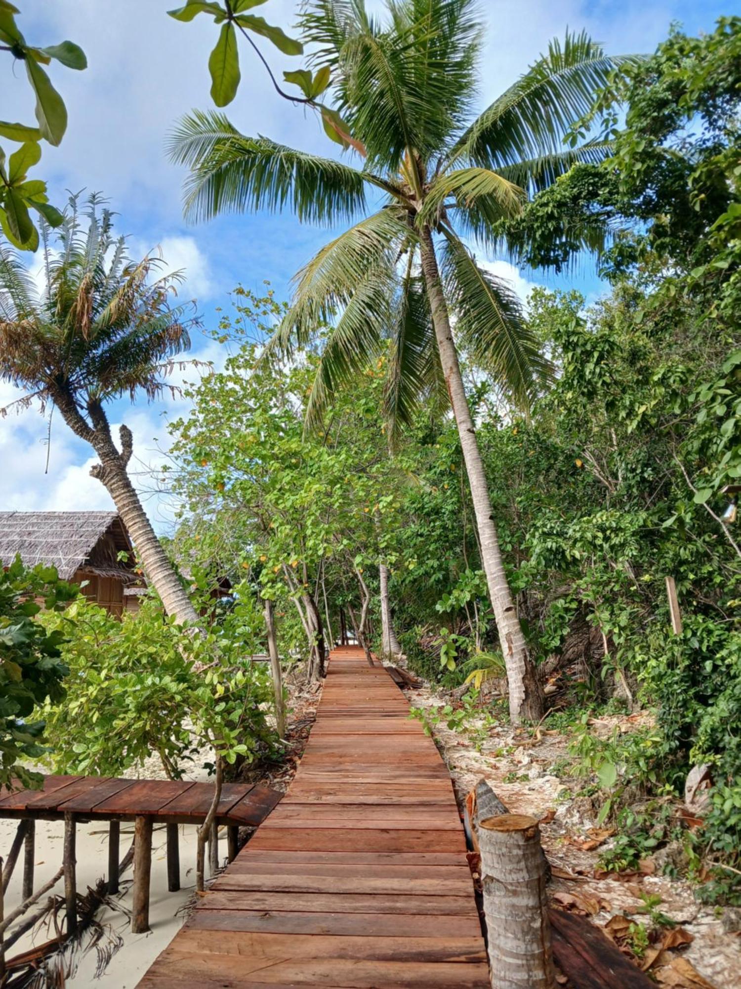 Meos Ambower Homestay Raja Ampat Fam Екстериор снимка