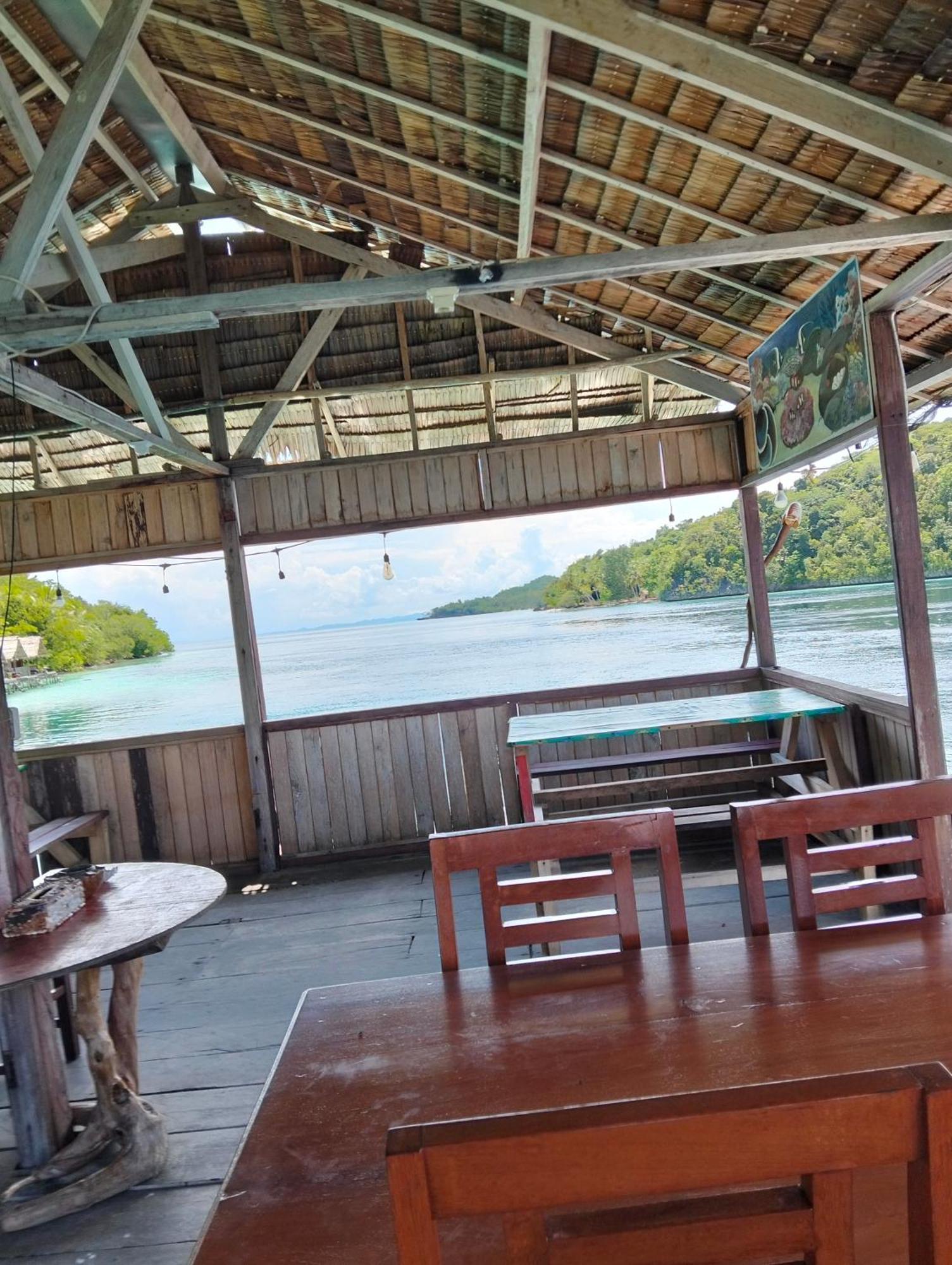 Meos Ambower Homestay Raja Ampat Fam Екстериор снимка